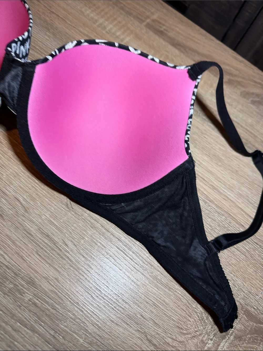 PINK Victoria's Secret Black & White Logo Bra Size 32DDD Wear Everywhere Bra 058